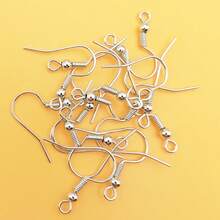 一盒约100个304不锈钢法式耳钩（带线圈和珠子），包含100个耳钩环和100个塑料耳钉，适合DIY耳环制作。也可单独购买50个耳钩。 - 彩色 - 查看 7