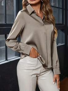 女士经典纯色衬衫 - 浅灰色长袖翻领衬衫，休闲百搭，适合春、夏、秋、冬四季穿着，面料精致易打理，适合办公或正式场合。 - 灰色 - 查看 3