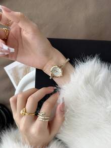 1pc Fashion Love Women's Bracelet Watch, Polygons Round Dial With Retractable Strap Rhinestone Ripple Design, Metal Quartz Watch, Girlfriend Gift