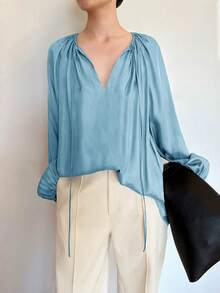 Elegant Women's Shirt, Loose V-Neck Faux Silk Satin Shirt, Balloon Sleeves And Ruched - 藍色 - 查看 6