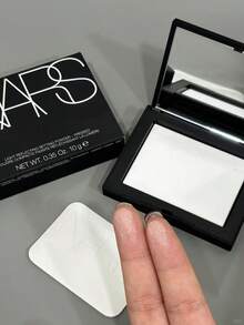 Nars [Mini] Pressed Setting Powder - #CRYSTAL 1.8g. This Classic Formula Provides Long-Lasting Setting Power All Day, Creating A Luminous Makeup Look. The Lightweight, Blendable Texture Easily Sets Makeup Without Adding Extra Color Or Coverage. - White - View 4