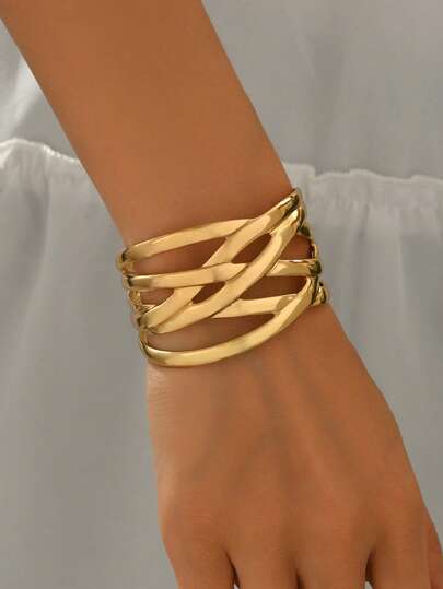 1pc Women's Exaggerated Geometric Hollow Bangle Bracelet
