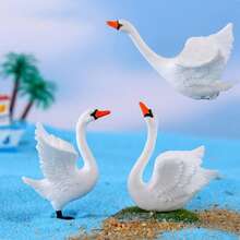 1/2/4件套优雅天鹅摆件 - 手工塑料家居装饰，橙色喙和蹼足，是客厅、办公室或婚礼礼物的理想之选，非常适合摆放在架子、壁炉架或桌面上，也适合婚礼装饰。优雅的天鹅造型，做工精致，天鹅摆件，迷你景观DIY配件，绝佳的家居装饰品。