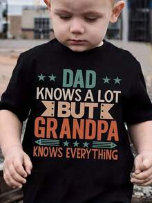 1 camiseta divertida para abuelo de niños - Estampado Papá no sabe nada, pero el abuelo sabe mucho sobre diversión - Camiseta de algodón de manga corta y cuello redondo - Algodón cómodo y de calidad para visitas del abuelo, salidas y uso casual - Estilo infantil elevado. - Negro - Ver 6