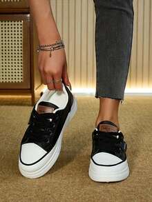 Brand New Autumn-Style Women's Flat White Sports Shoes. Made Of High-Quality Materials, With A Soft Sole And Light Weight, They Are Suitable For Students To Run And Do Sports. They Are Versatile And Stylish Slip-On Shoes. - màu đen - Xem 2