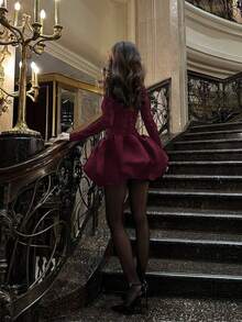 华丽镂空透视性感复古蕾丝边饰俏皮派对蕾丝提花连衣裙 - 酒紅色 - 查看 5