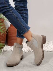 Damskie, modne, krótkie botki w panterkę w dużych rozmiarach, lekkie i luksusowe, w uniwersalnym stylu retro, europejskim i amerykańskim, z nadrukiem w panterkę, na grubym obcasie i ze szpiczastym noskiem. - Szary - Zobacz 6