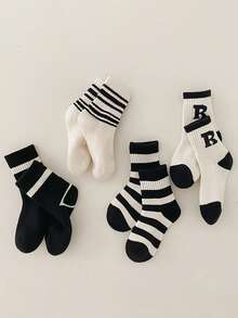 4 Paar Kinder Socken mit Buchstaben-Muster (1-12 Jahre alt), weich & bequeme Knöchelsocken für Jungen, geeignet für Herbst/Winter Sport, vielseitiges & minimalistisches Design, ideal für Alltag & Outdoor Outfit