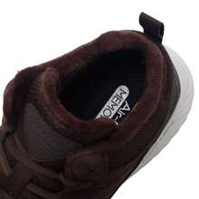 Skechers Giày nam thường ngày, kiểu dáng đơn giản và thời trang, chất liệu da lộn, cổ trung, lót giữ nhiệt tạo sự ấm áp và thoải mái, hoàn hảo cho những buổi đi chơi hàng ngày và đi làm. - màu nâu sô cô la - Xem 6