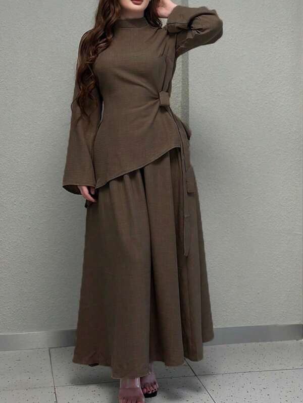 مجموعة مكونة من قطعتين بطراز فينتاج: قميص بأكمام واسعة مهترئة وتنورة قصيرة