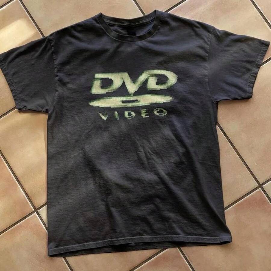[100% Cotton] DVD Video Nostalgic Green Logo, Vintage Gaming Print T-Shirt, 2000s Aesthetic, Retro Good Shirts, Casual Round Neck Short Sleeve Pullover Tops For Spring / Summer / Fall -Unisex Women & Men's Campus Daily Wear - 黑色 - 查看 1