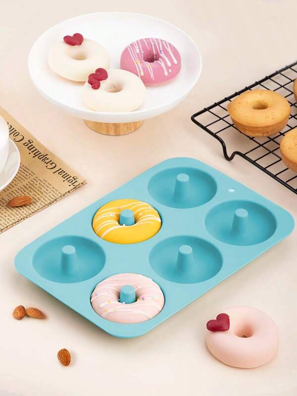 1 stampo in silicone per ciambelle, dotato di materiale flessibile per una facile sformatura e di una guida gratuita alle ricette di pasticceria, cavità uniforme multi-connessa integrata per realizzare ciambelle di dimensioni standard/mini, con un materiale e un design antiaderente traspirante, adatto per la cottura in casa, dessert per feste, cucina per bambini, produzione di dolci commerciali e altri scenari, è la scelta ideale per principianti della pasticceria e chef di dolci.