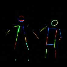 Ultra Bright Glow Sticks Bulk Party Supplies 100 Pack - 8" Glow Dark Light Up Halloween Party Favors, Glow Decorations, Neon Party Necklaces,Glow In The Dark Party Favors, Easter, Christmas, Football Party Supplies - 100pcs 多色 - 查看 8