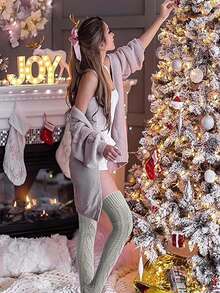 1 pieza Calcetines por encima de la rodilla de unicolor para otoño e invierno, gruesos y cálidos, súper cómodos, con diseño de felpa, calcetines con un fuerte envolvente, adecuados para salidas diarias y ocio en el hogar. Regalos para padres y otros familiares y amigos en Halloween.