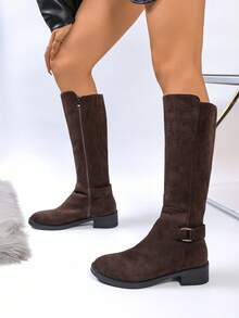 Modne zimowe buty jeździeckie 2025, pasek z klamrą, dopasowane kozaki za kolano, brązowe, czarne, odpowiednie dla kobiet, brązowe kozaki za kolano, modna odzież wierzchnia, cholewka ze sztucznego zamszu, łatwa w utrzymaniu, ciepła podszewka dla wygody, gumowa podeszwa na niskim obcasie dla wygody i antypoślizgowości, wysoki obcas wyszczuplający nogi, eleganckie długie kozaki na jesień/zimę