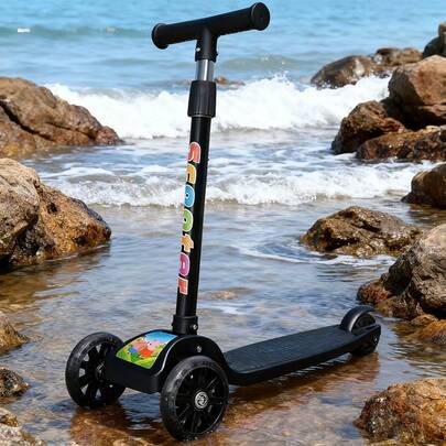 Un scooter de clics ajustable con mangos suaves, tubos verticales y pedales con seis tipos de iluminación. La rueda PU ensanchada está equipada con iluminación, lo que lo convierte en un scooter versátil para niños.