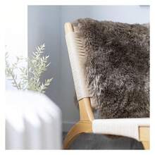 Alfombra de piel de oveja de pelo largo de 2x3 pies | Alfombras para mesitas de noche, sofá, silla o mesa de comedor | Cada alfombra de piel de oveja es creada por la naturaleza | Alfombra esponjosa pequeña de color marrón claro - Multicolor 846 - Ver 5