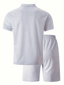 Conjunto informal de dos piezas para hombre compuesto por una camiseta de cuello redondo y manga corta y unos pantalones cortos con cordón. - Blanco - Ver 3