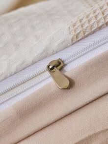 2/3 件卡其色华夫格涤纶羽绒被套套装，时尚现代四季床上用品套装，柔软、透气、可机洗（1 个羽绒被套 + 1/2 个枕套） - 卡其色 - 查看 9