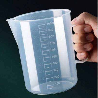 1 Stück Präzisions-Messbecher aus Kunststoff | hitzebeständig und leicht zu reinigen, - ideal zum Backen und Kochen - zum Messen von Flüssigkeiten und trockenen Zutaten, Einheit in Millilitern - praktisches Küchenhelfer
