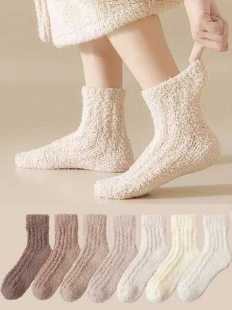 2/4双装随机纯色船袜，保暖抓绒内里，男女皆宜，适合秋冬季节，也适合女士居家休闲和情侣睡衣穿着，舒适保暖。