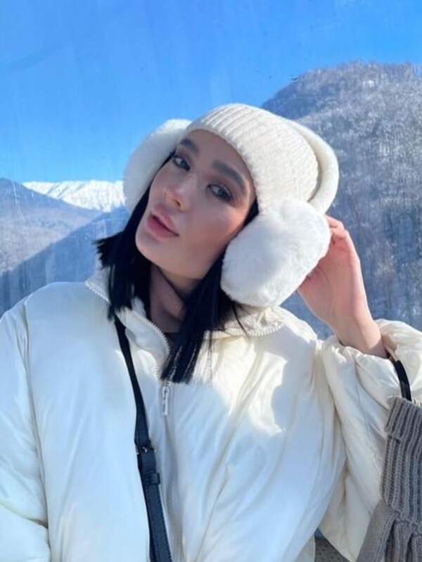 Paraorecchie pieghevoli e alla moda in pelliccia sintetica, adatti per l'uso all'aperto in inverno