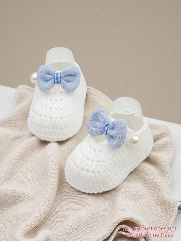 1 Pair Infant Crochet Booties With PInk Bow, White Knit Shoes For Infants