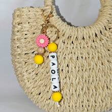 1个定制雏菊硅胶钥匙扣，可个性化定制姓名扣，纪念礼物，女士礼物，男士礼物，手机配件，个性化礼物，趣味礼物，新年魅力 - 柔和淡色 - 查看 31