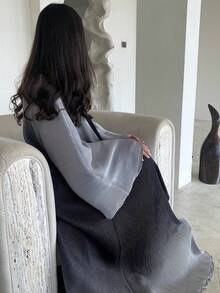 1 Chiếc váy dài kiểu dáng thời trang đơn giản, in họa tiết nhăn, chuyển màu, màu trơn, kiểu Trung Đông dành cho nữ, thích hợp mặc hàng ngày, dự lễ hội, mùa xuân. - Đen và trắng - Xem 2