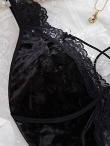 情人节惊喜礼物：纯色蕾丝天鹅绒拼接睡裙，深V露背开衩睡衣，女士秋冬舒适睡裙 - 黑色 - 查看 5