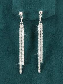 1對閃閃發亮的閃粉星星耳針和流蘇耳環，適合女性日常佩戴