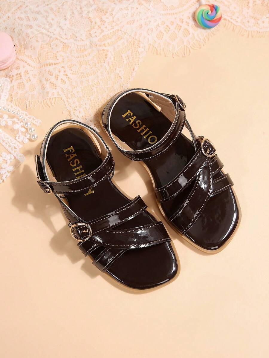 Girls' Outdoor Sandals Summer New Round Toe Hollow Out Rhinestone Sticker Anti Slip Fashionable And Elegant Children's Flat Beach Sandals