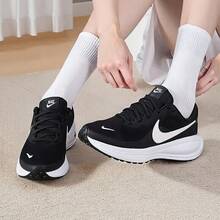 Nike 女子 Revolution 8 缓震透气公路跑鞋 HJ8485-001