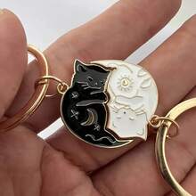 2 Cute Cat Pendant Keychains, Cartoon Cat Design With Moon And Stars, Ideal For Cat Lovers, Perfect Anniversary And Birthday Gifts For Boyfriends Or Girlfriends, Valentine's Day Accessories, Bag Accessories, Bag Accessories, Women's Keychains - 2 chiếc [Đen + Trắng] - Xem 7