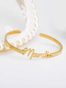 可定制个性化手链，镌刻英文和阿拉伯文文字，18K镀金不锈钢材质，附赠礼盒，是送给孩子、情人节、女儿的理想礼物。提供金色、复古、简约等多种款式，男女皆宜，休闲百搭，可定制，独一无二，是送给他、她、男朋友、女朋友、爸爸、家人、朋友、儿子、妈妈、女儿、祖父母的理想礼物，也是女士珠宝的理想之选。 - 金色 - 查看 14