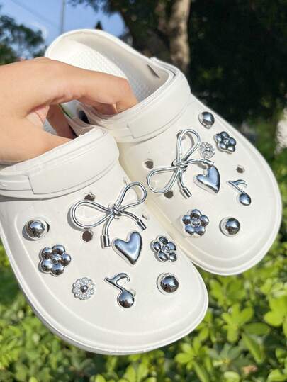 16 Stück Silber Schleifenclips, modische DIY Schuh Accessoires, geeignet für perforierte Sandalen und Pantoffeln, toll als Urlaubsgeschenke