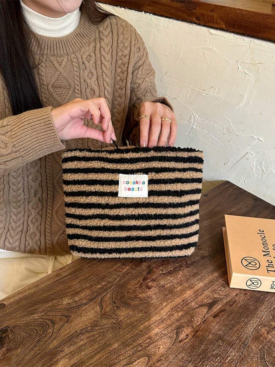 1 Túi đựng mỹ phẩm lông cừu mềm mại ấm áp, túi đựng đồ trang điểm kẻ sọc ngang chống thấm nước, túi họa tiết sóng biển dành cho nữ, túi nhỏ đựng đồ trang điểm, túi du lịch cho nữ, hộp đựng bút chì dung tích lớn đựng cọ trang điểm, túi đựng đồ vệ sinh cá nhân du lịch, túi đựng đồ trang điểm, đồ dùng cần thiết khi đi du lịch, du lịch, ngày lễ tình nhân, trang trí phòng, đồ dùng cần thiết trong ví, túi đựng mỹ phẩm cho nữ, đồ dùng cần thiết trong ví, đồ dùng cần thiết khi đi du thuyền, túi xách hàng hiệu, đồ dùng cơ bản, đồ dùng trang điểm, phòng, túi đựng mỹ phẩm dễ thương. - màu nâu - Xem 1