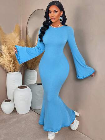 Vestido largo sexy de manga larga con panel de malla y manga de campana con estampado floral azul de Amarilo, perfecto para fiestas elegantes y reuniones festivas, el vestido largo sexy talla grande reconfortante para otoño e invierno