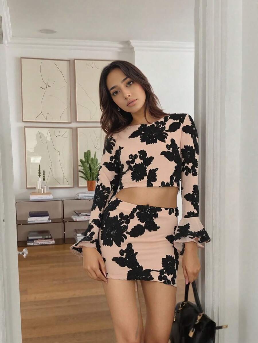 Women's Fashion 3D Embroidery Hollow Out Backless Flare Sleeve Crop Top And Bodycon Mini Skirt 2 Pieces Set, Suitable For Daily And Party Occasions