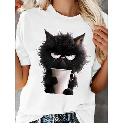Camiseta de mujer con estampado de gato grun sosteniendo taza. diseo original y divertido. ideal para un look casual y moderno. disponible en varias tallas y colores. tela suave y cmoda para el uso diario.