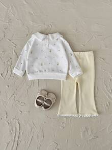 2 件套女婴花卉刺绣彼得潘领长袖运动衫和荷叶边下摆裤子套装，春秋 - 白色 - 查看 9