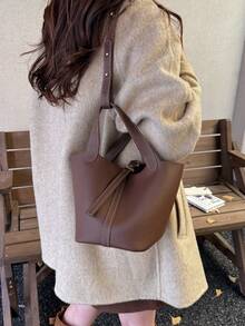Classic Minimalist Women's Handbag, Solid Color Multifunctional Adjustable Shoulder Strap Crossbody Bag, New Autumn/Winter Style With Lining And Pouch, Suitable For College Students Daily Use And Shopping, Lightweight Large Capacity Bucket Bag - Brown - View 4