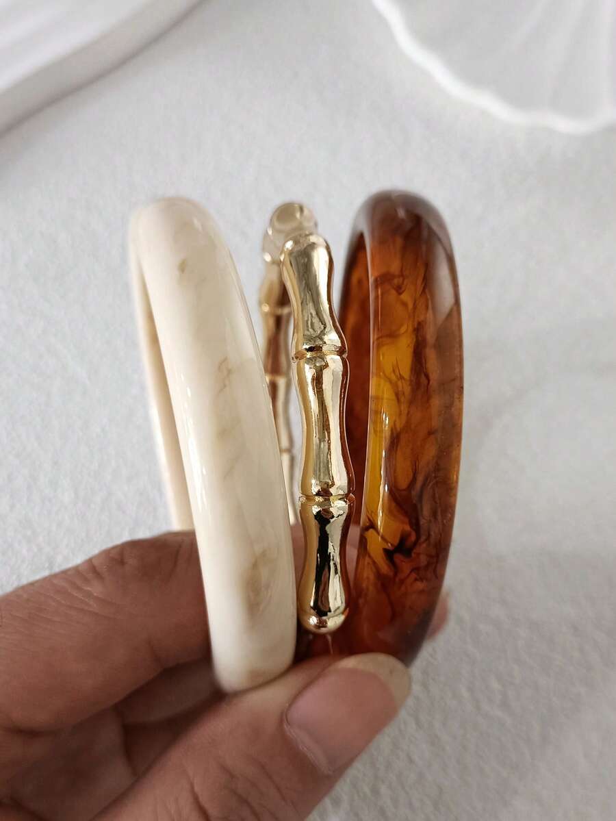 LADYCOCO Set de 3 piezas de pulseras de resina y acrílico de color ámbar vintage con nudos de bambú dorados. (Puede haber una ligera diferencia de color y textura entre la imagen y el producto real). (Por favor, revise cuidadosamente el tamaño y la circunferencia del brazo antes de comprar). (Consulte el cuadro de tallas en la imagen de detalles)