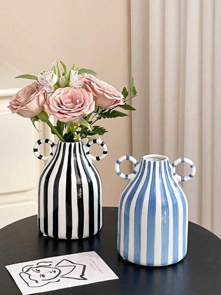 1个黑白条纹陶瓷花瓶，手绘现代简约波西米亚风格装饰，可作餐桌、厨房、书桌、书架、卧室等家居装饰品。