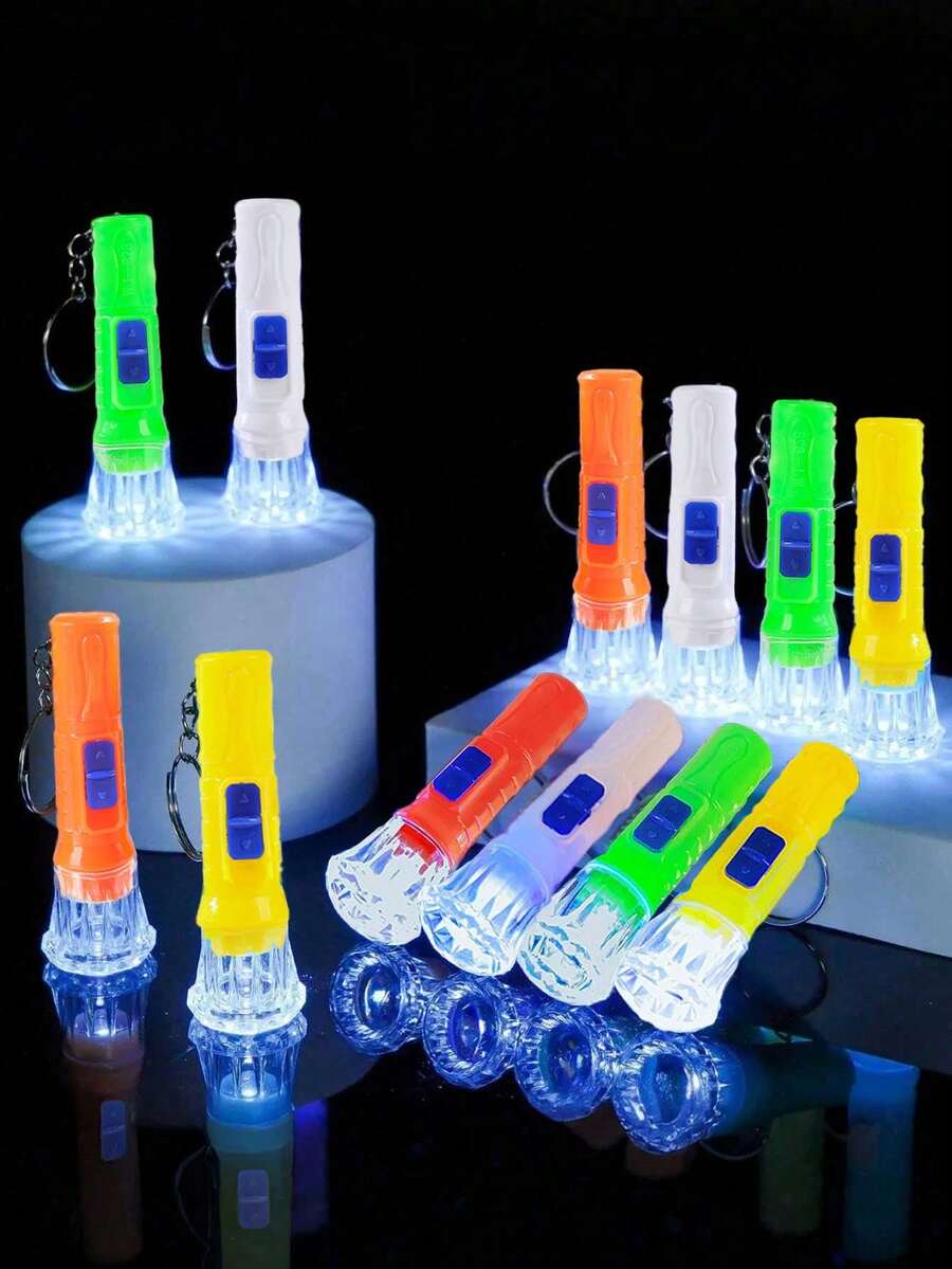 12个装 - 2.8英寸迷你手电筒，LED照明，实用礼品钥匙扣LED吊坠，颜色随机：橙色、黄色、绿色和白色。生日派对礼物、家庭奖励、课堂奖品和返校礼物、婴儿派对礼物，深受男孩女孩喜爱，可用作皮纳塔填充物 - （4种随机颜色）不可充电，电池供电！