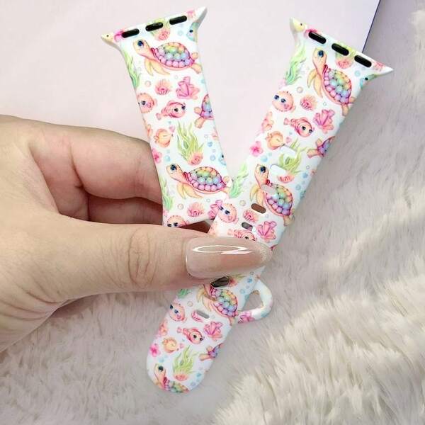 1pc Cute Bow & Sea Turtle Silicone Floral Printed Watch Band, Compatible With Apple Watch 38/40/41/42/S10, 42/44/45/46/49mm, Soft & Breathable Band, Fits Ultra2/SE/10/9/8/7/6/5/4/3/2/1 Series, Women's Watch Strap, Elegant Feminine Fashion Watch Accessory, Smart Watch Band, Floral Element Watch Strap, Unique Personalized Style, Christmas Gift