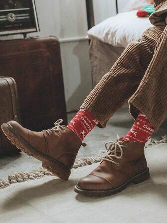 1 双男士圣诞红色驯鹿卡通节日气氛庆祝中筒袜，秋冬温暖礼物