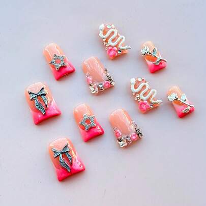 10 miếng dán móng tay hình miệng vịt dễ thương phong cách Y2K, làm thủ công, màu hồng kiểu Pháp với hoa và sao, trang trí bằng nơ và hoa hồng, chi tiết cánh hoa tinh tế. Chiều dài vừa phải, phù hợp cho phụ nữ và bé gái, lý tưởng cho sử dụng hàng ngày, đi xem hòa nhạc, tự làm móng, bao gồm bộ dụng cụ. Móng hình hạnh nhân. Miếng dán móng tay làm thủ công. Móng giả. Dụng cụ làm móng nghệ thuật.