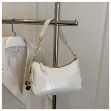 New Fashion Classic Wild Letter Pattern Decoration Design Solid Color Pu Waterproof Fabric Shoulder Bag Crescent Bag Underarm Bag, Ladies Purse, Ladies Bag, Suitable For Shopping, Commuting To Work, White-Collar, Travel, Etc., Can Be Slung. - 白色 - 查看 7