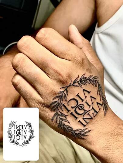 1 Stück wasserfester und schweißfester PVC temporärer Tattoo Aufkleber mit retro lateinischem Spruch "Veni, Vidi, Vici" und Olivenzweig Design. Dieser stilvolle und kreative Tattoo Aufkleber ist für Trendsetzer geeignet.